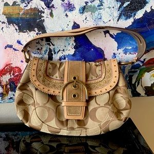 Coach hand bag - Signature Collection 💼 ♥️